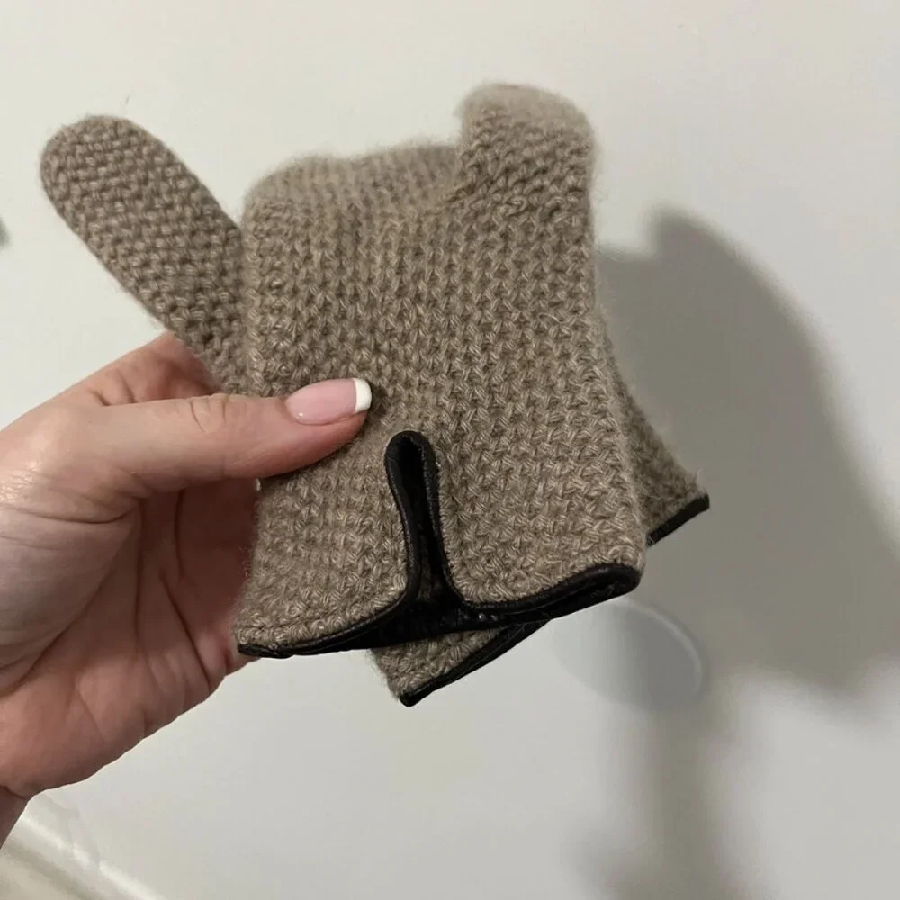 Portolano Women's Light Brown Cashmere Gloves